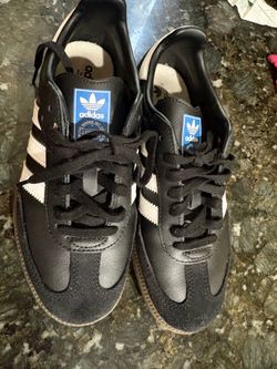 Addidas Samba tennis size 4 1/2 youth