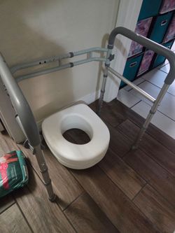 Raised toilet seat with bars