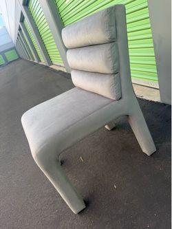 Gray chair 🪑