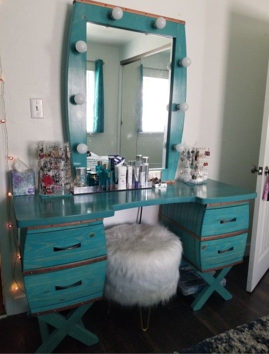 Gorgeous Makeup Vanity (Real Wood)