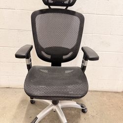 Hyken Chair / Fauteuil Hyken 