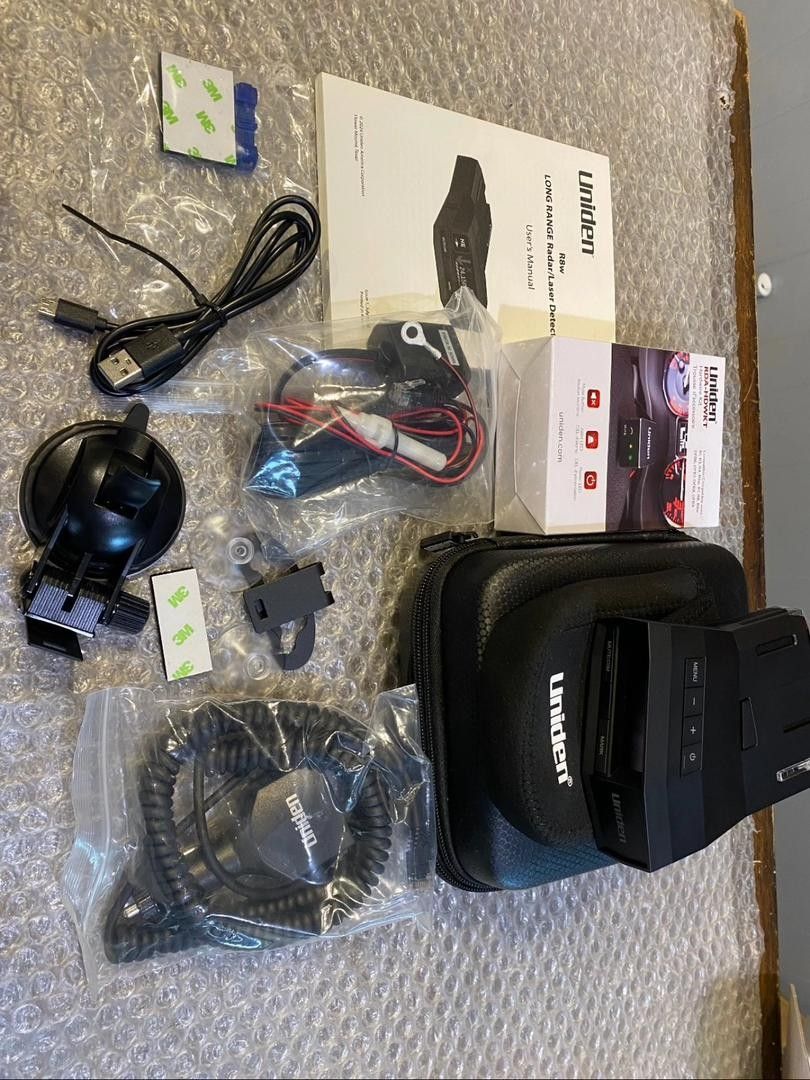 Uniden R8 Radar/Laser Detector incl
RDA hardware kit and window mounts