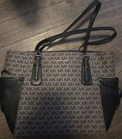Michael Kors Voyager Tote Bag