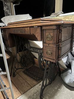 antique 1800s-1900s Singer treadle sewing machine table