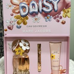 Marc Jacobs Eau So Fresh Perfume Set