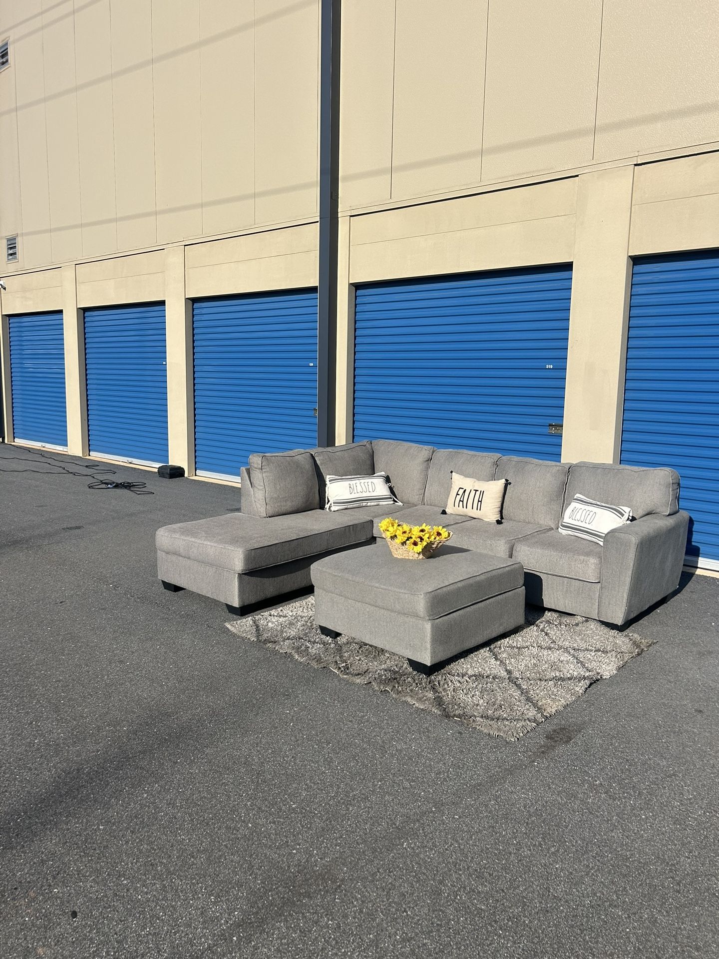 ***Free Delivery*** Grey Ashley Sectional 🚚🎉🎉🎉