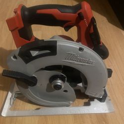 Milwaukee M18   Brushless Circular Saw 