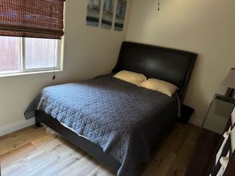 Queen size bed in good condition. Free