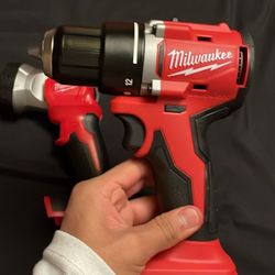 New Milwaukee drill Driver And Light