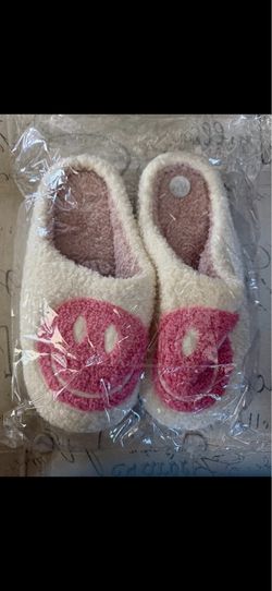 ✨ Happy Face Slippers