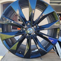 2017 Nissan Maxima SR Wheel Set