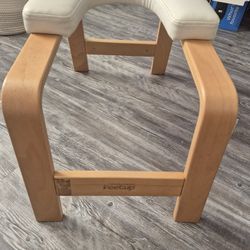 FeetUp Yoga Stool