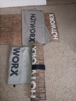 Hotworx yoga mat and blankets