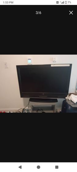 Black 27' TV Westinghouse LCD HDTV/DVD
