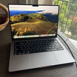 MacBook Pro (2023) 14.2-inch - Apple M2 Pro 10-core and 16-core GPU - 16GB RAM - SSD 512GB