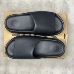 Yeezy Slides Onyx Size 11