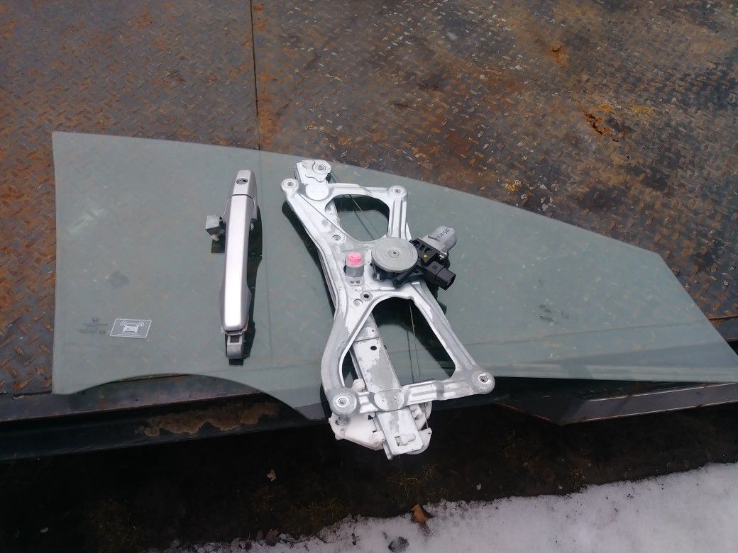2011 Honda civic left front door glass with motor and door handle