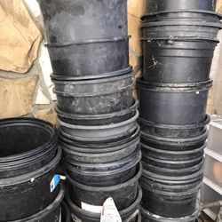 Pots For Plants 30 Available  $2 Each Obo For All Used Condition Works Good 