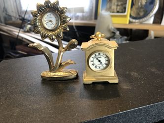 Vintage quartz mini clocks