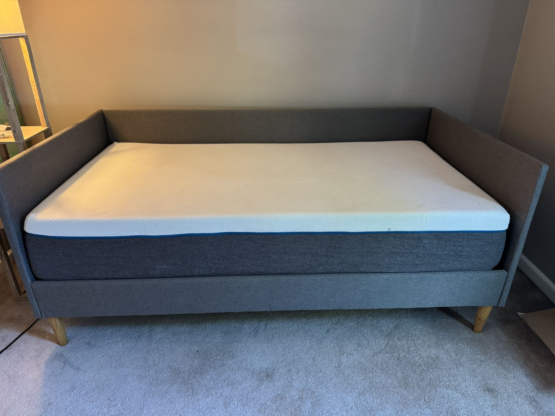 Day bed with Twin Mattress