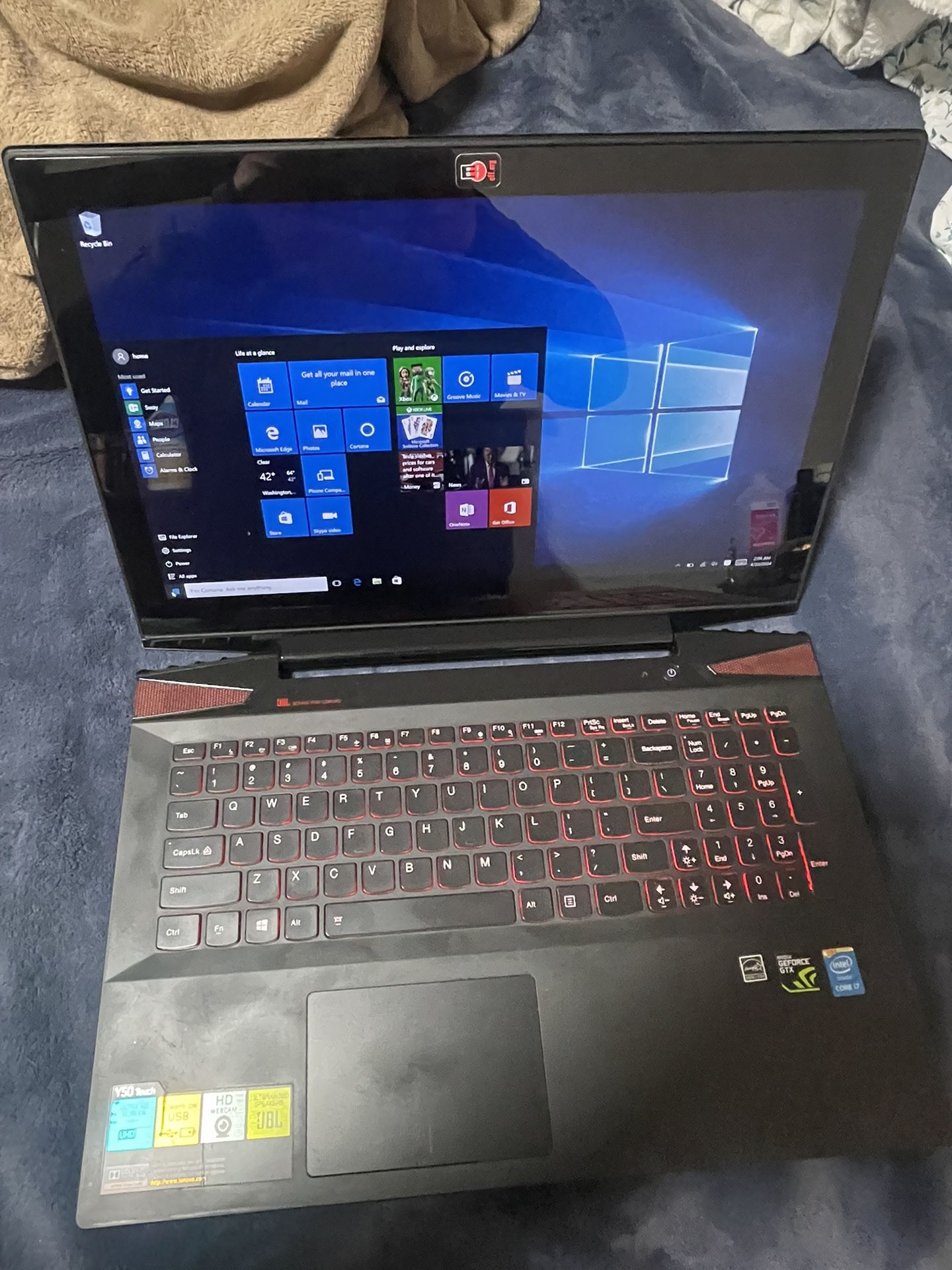 Lenovo Y50 In Very Good Condition Touchscreen  I7  2.40 GHZ 16gb Of Ram And 256gb Ss’s Drive 
