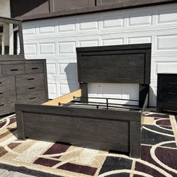 Belachime Queen Panel Bed with Mirrored Dresser and Nightstand-$299.999- READ Description 