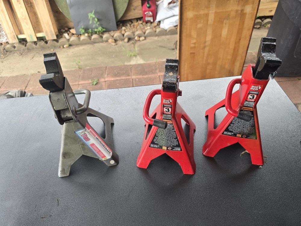Bundle of 3 ton jack stands x3