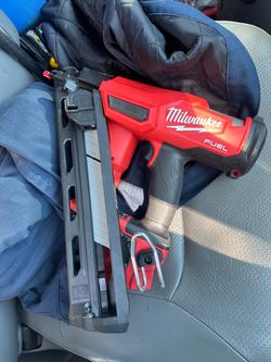 Nail gun m18 Milwaukee with battery