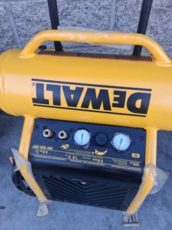 DEWALT HEAVY-DUTY 200PSI 4.5 GALLON ELECTRIC WHEELED COMPRESSOR (D55146)