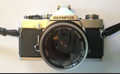 Olympus OM-1n. 35mm