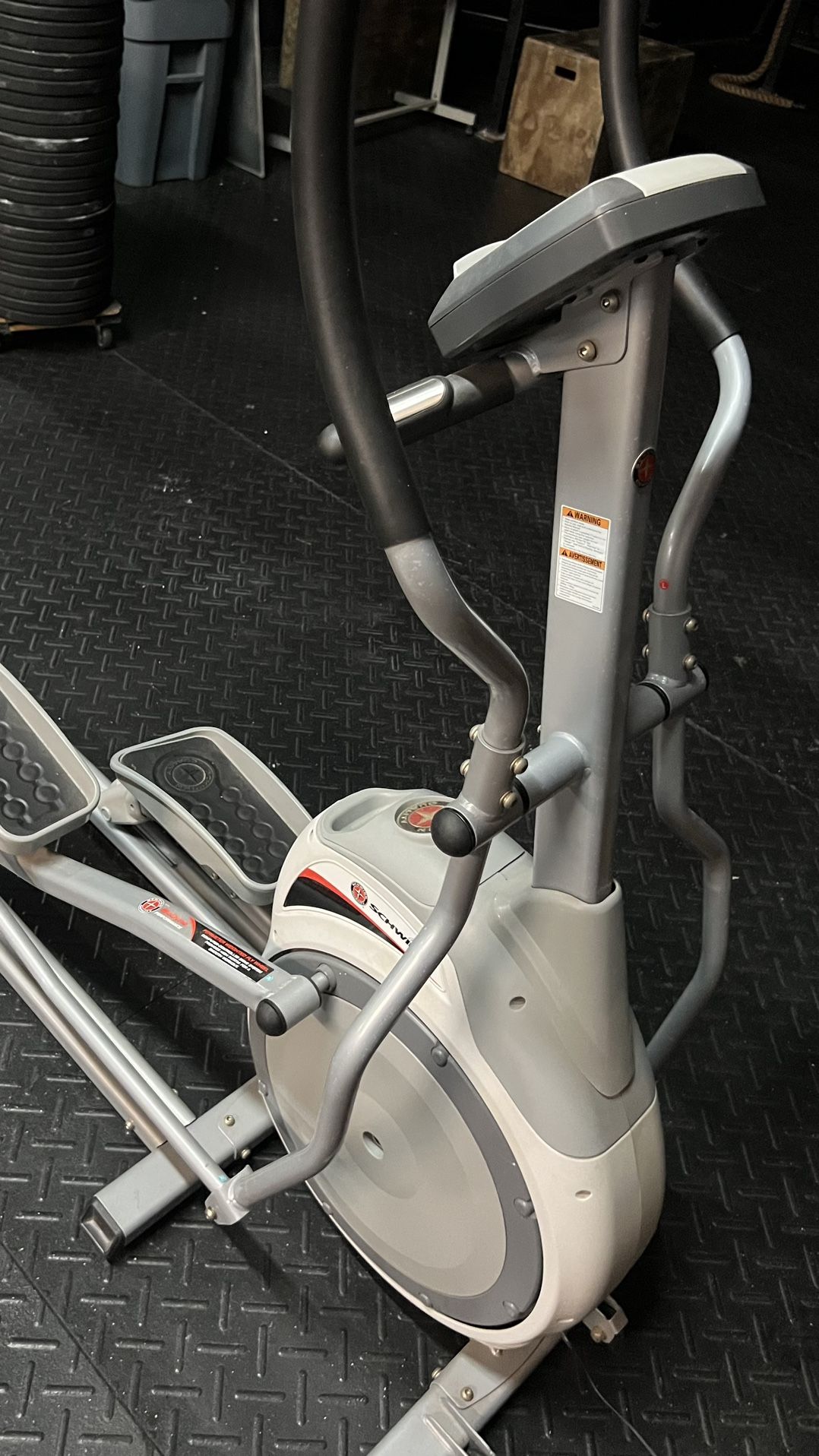 Schwinn 420 Elliptical Machine. MUST TO GO for Sale in Miami FL OfferUp