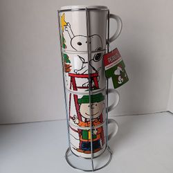NWT Peanuts charlie brown / snoopy Christmas Holiday Coffee Cup Mug Set of 4. 