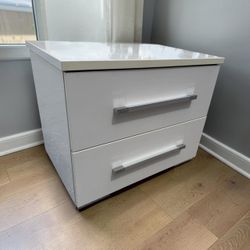 Modern White Chrome Two Drawer Bedroom Night Stand Chest! Great condition! 28x19x22in