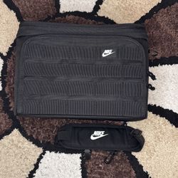 Nike Sportswear Black Lunch Bag LARGE 13.75L (9A3019-023)