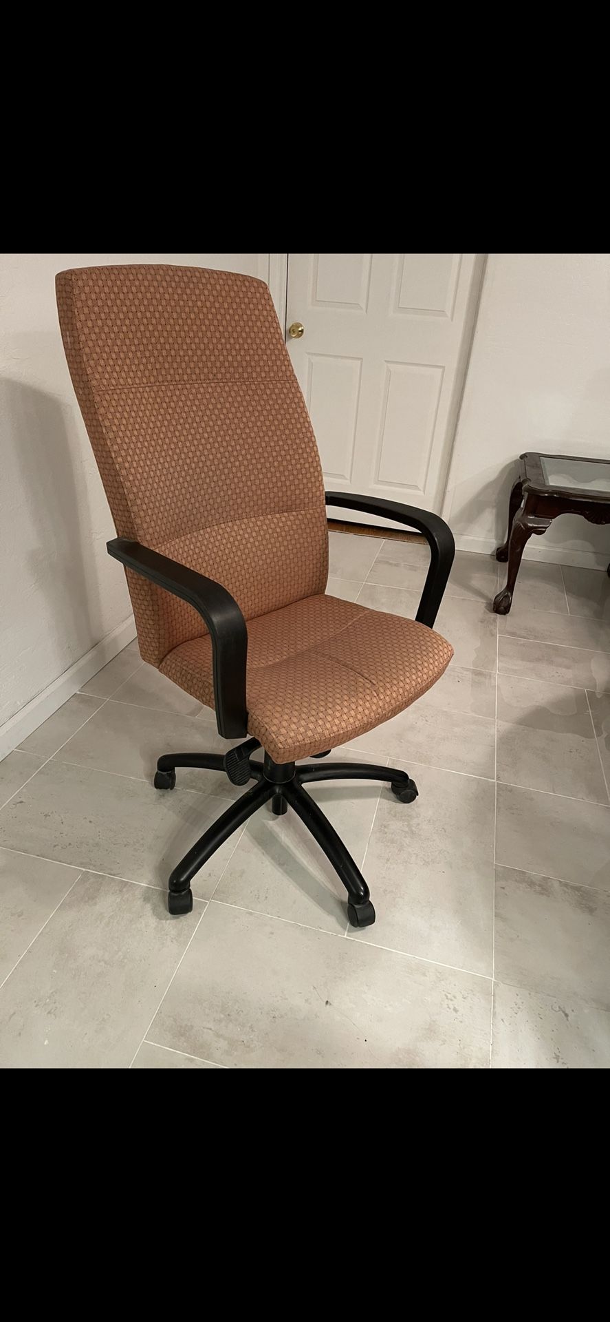 4 Office Adjustable and rolling chairs Each one $50