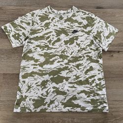 Nike Men's Sportswear Club Camo T-Shirt DR7819-100 Olive Size M 