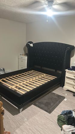 Nice Queen bed