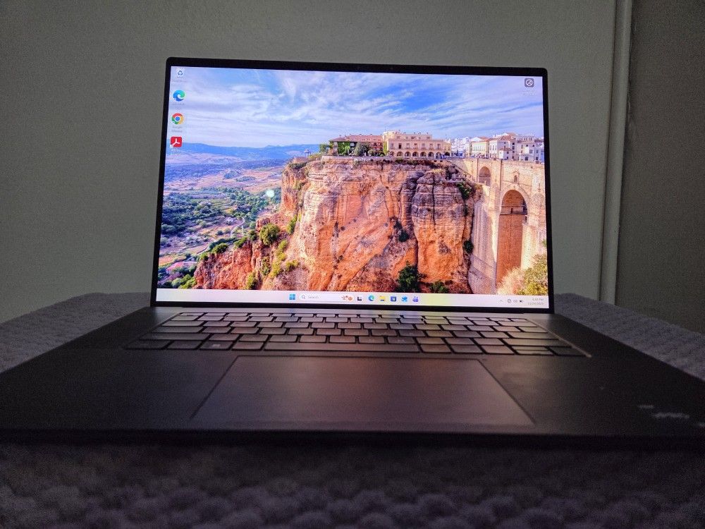 Dell Precision 5680 16" Laptop (Like New Condition)