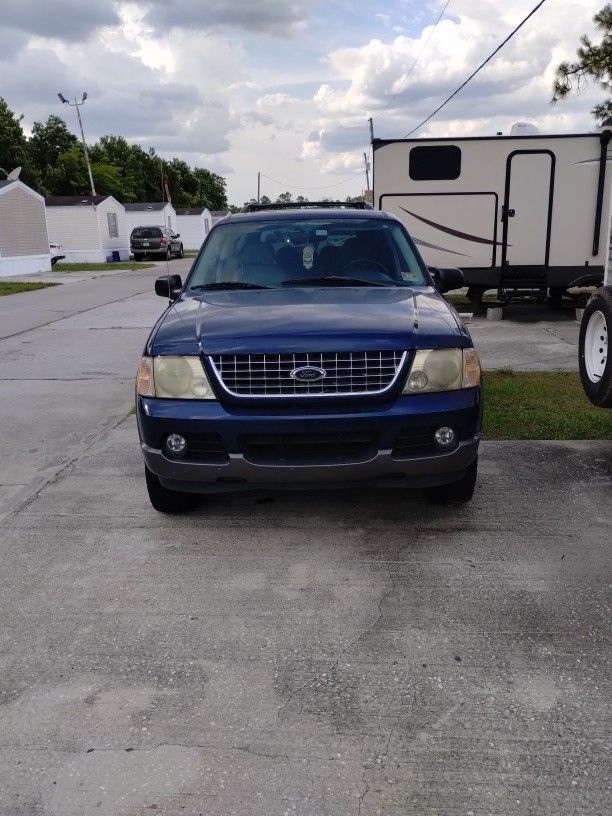 2004 Ford Explorer XLT