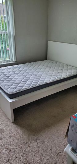 NICE  FULL FRAME AND MATRESS $175 0BO