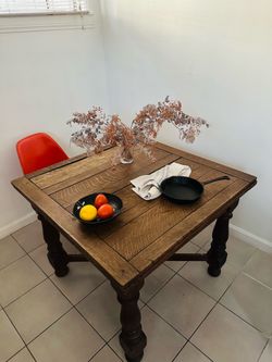 Expandable rustic dining table