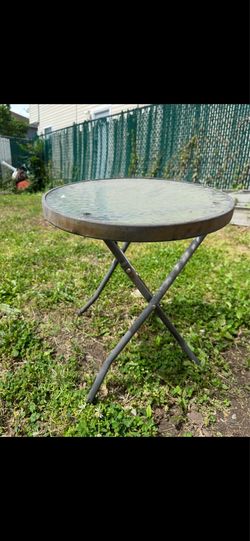Outdoor end table mesita de patio