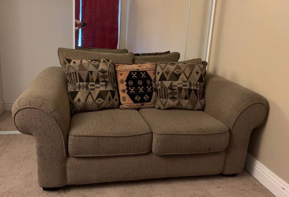 Couch (Free Delivery in Stockton)