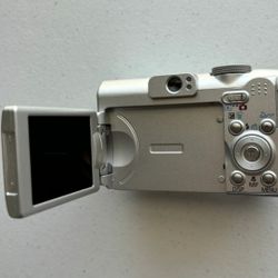 CANON POWERSHOT A630 DIGITAL SILVER CAMERA 8.0 MEGA PIXELS 4X OPTICAL ZOOM USED.
