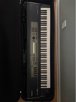 Roland XV-88 88-Key Synth Workstation + Roland KC-300 Amp + Accessories