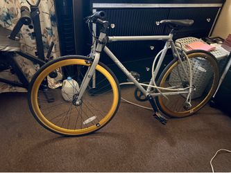 Bicycle bike in good condition just need air
