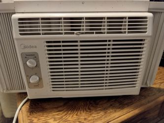 Window AC unit like new