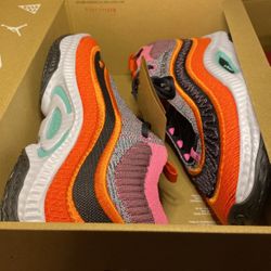 Nike Cosmic Unity sneakers in size 9
