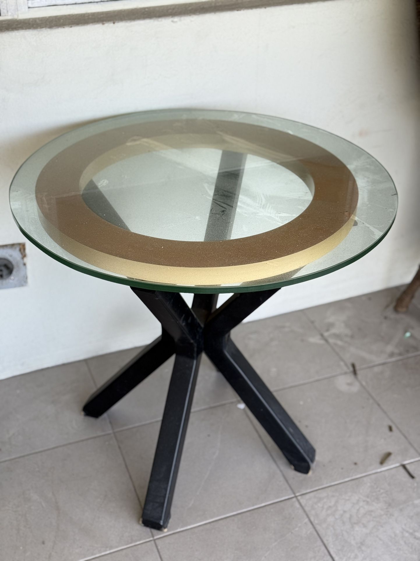 Clear Glass Round Table 26”
