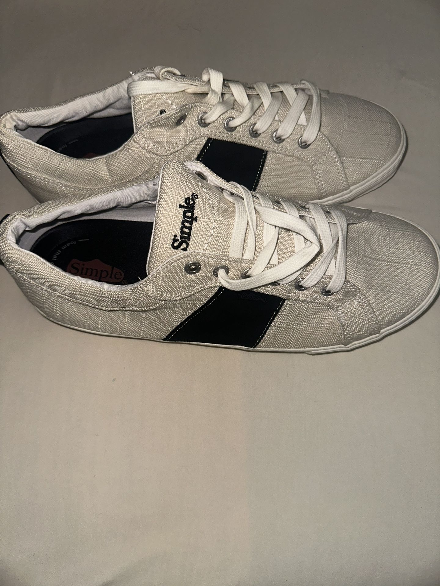 Brand Simple Size 11.5